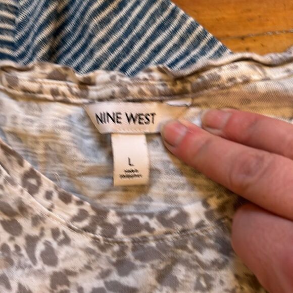 Bundle of 3 Women’s Assorted Casual Tops in Size Large - Picture 5 of 7